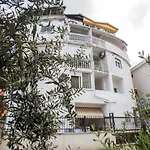 Dom B Apartments