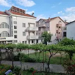 Dom B Apartments